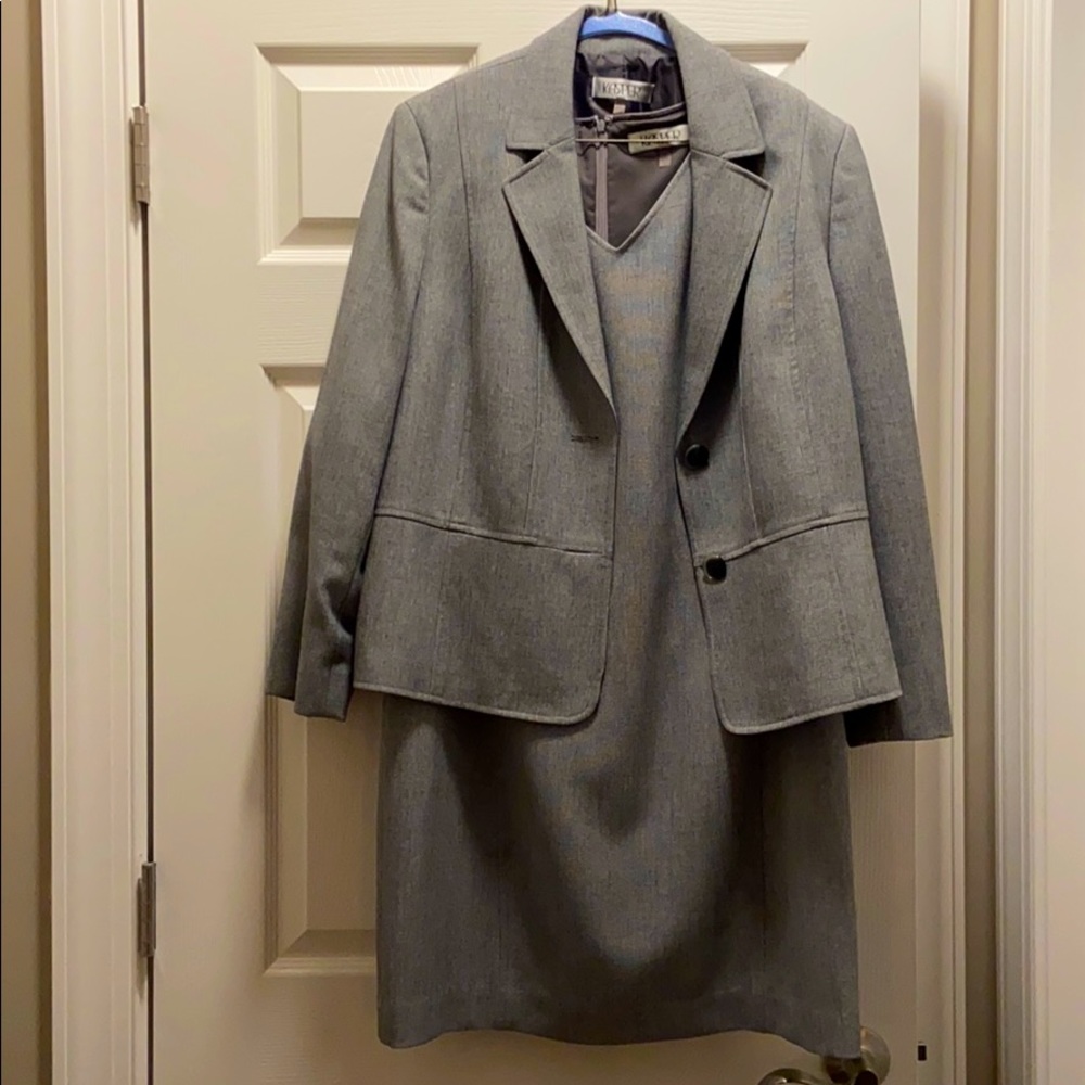 Beautiful Kasper dress suit.  Size 16.  Like new.